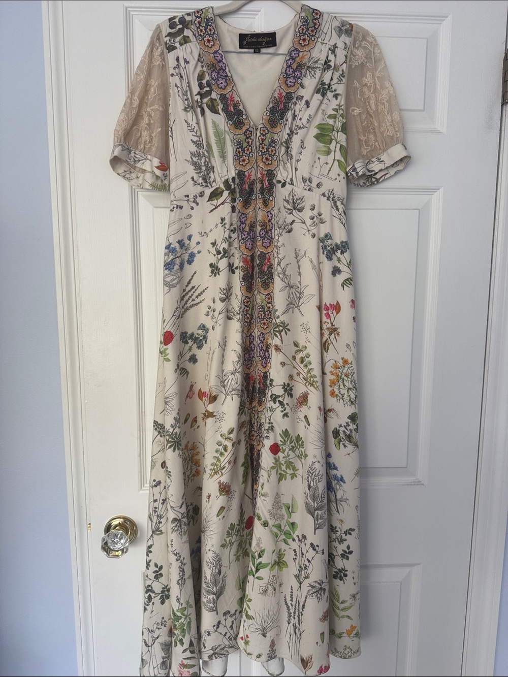 Geisha Designs XS Cream Floral Embroidered Maxi Dress